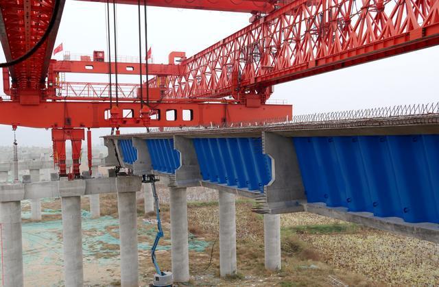 孟州黄河大桥钢腹板梁架设完成 距通车又近一步