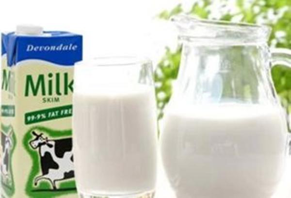 脱脂牛奶更健康吗？全脂牛奶没那么可怕！