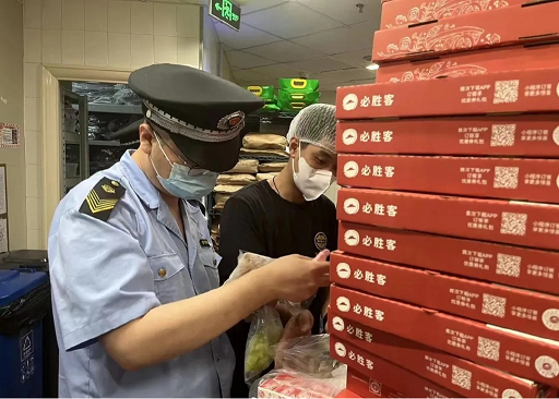 被处罚仍不改，必胜客在坚持什么？