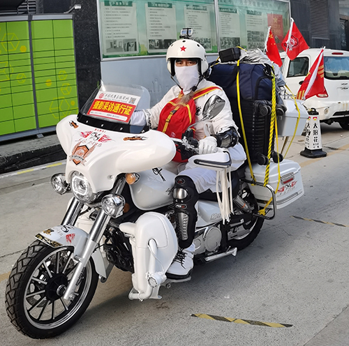 中国摩旅骑行6500公里的骑士