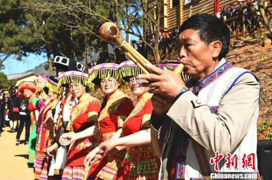 四川米易傈僳族至今保留古老习俗与民俗文化