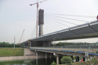 西四环奥体大桥合龙预计8月通车 塔柱设计为水滴造型别致美观