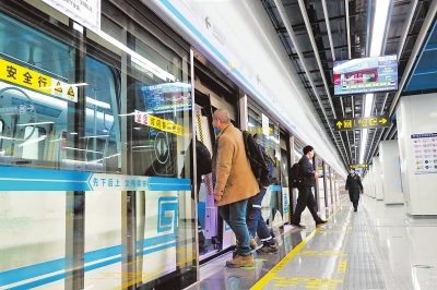 郑州地铁4号线开始试乘，首日运行平稳有序十足科技范 新线新体验