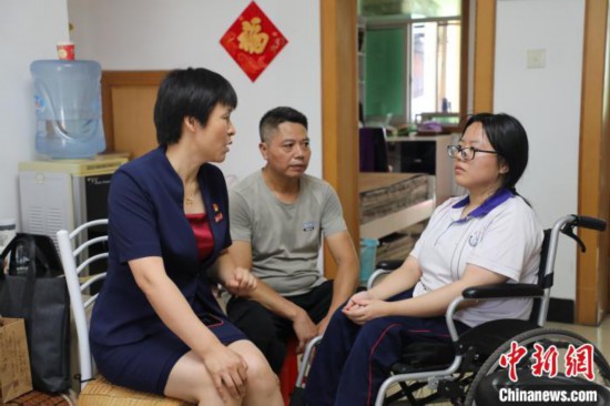 湖南衡阳“截瘫女孩”谢可欣：轮椅不会束缚我的梦想