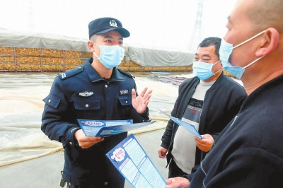 寒冬里，爱的暖流在涌动