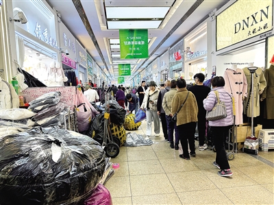 郑州冬衣市场迎来销售“热季”